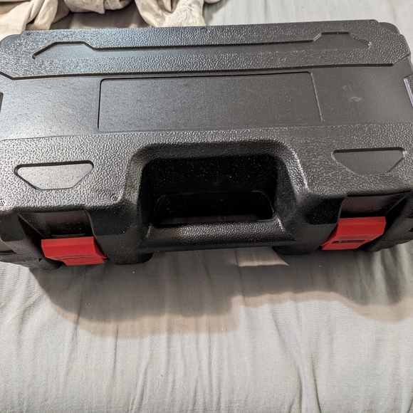 Battery powered mini chainsaw - Picture 4 of 8